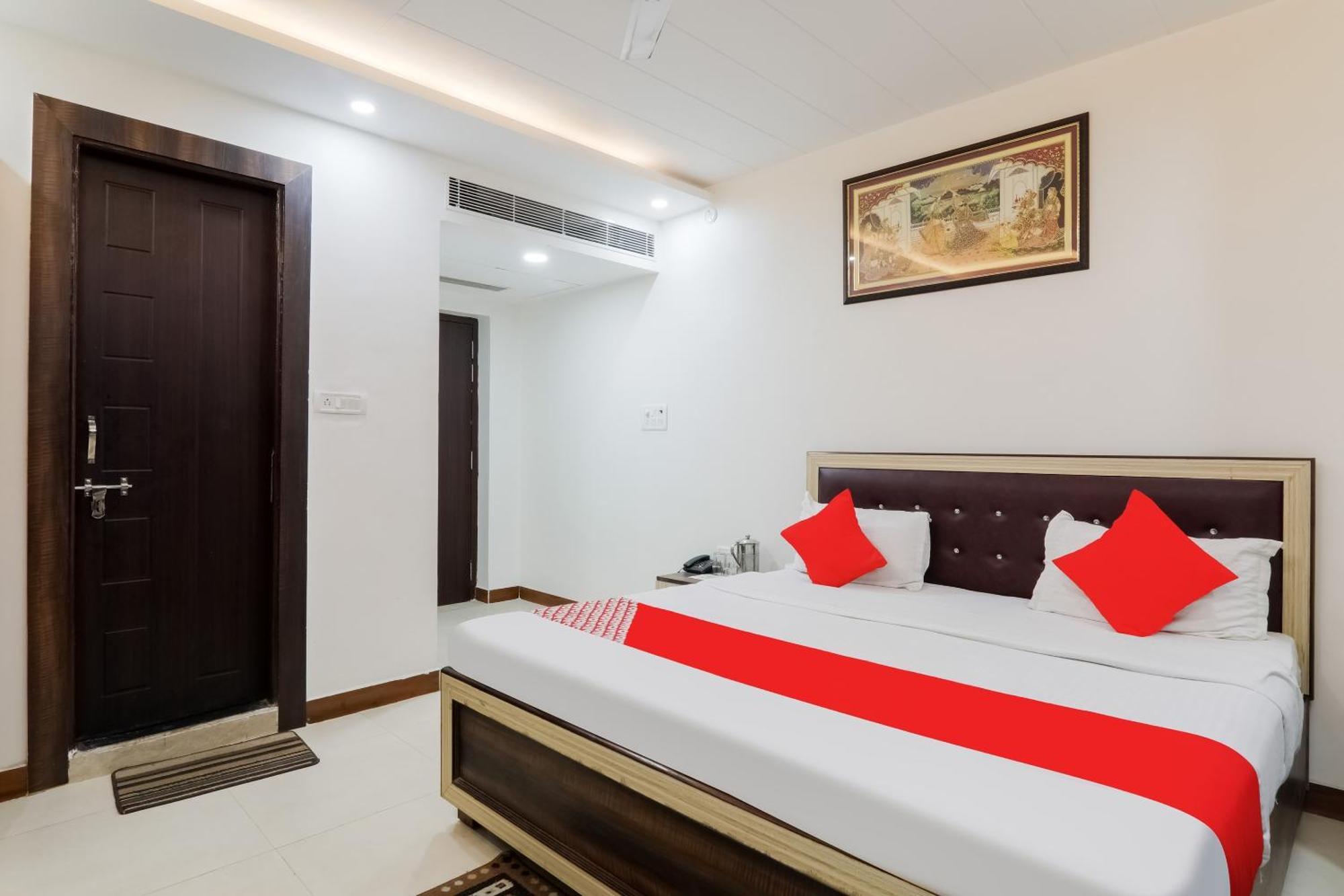 Hotel O The Maharaja Inn Λάκναου Εξωτερικό φωτογραφία