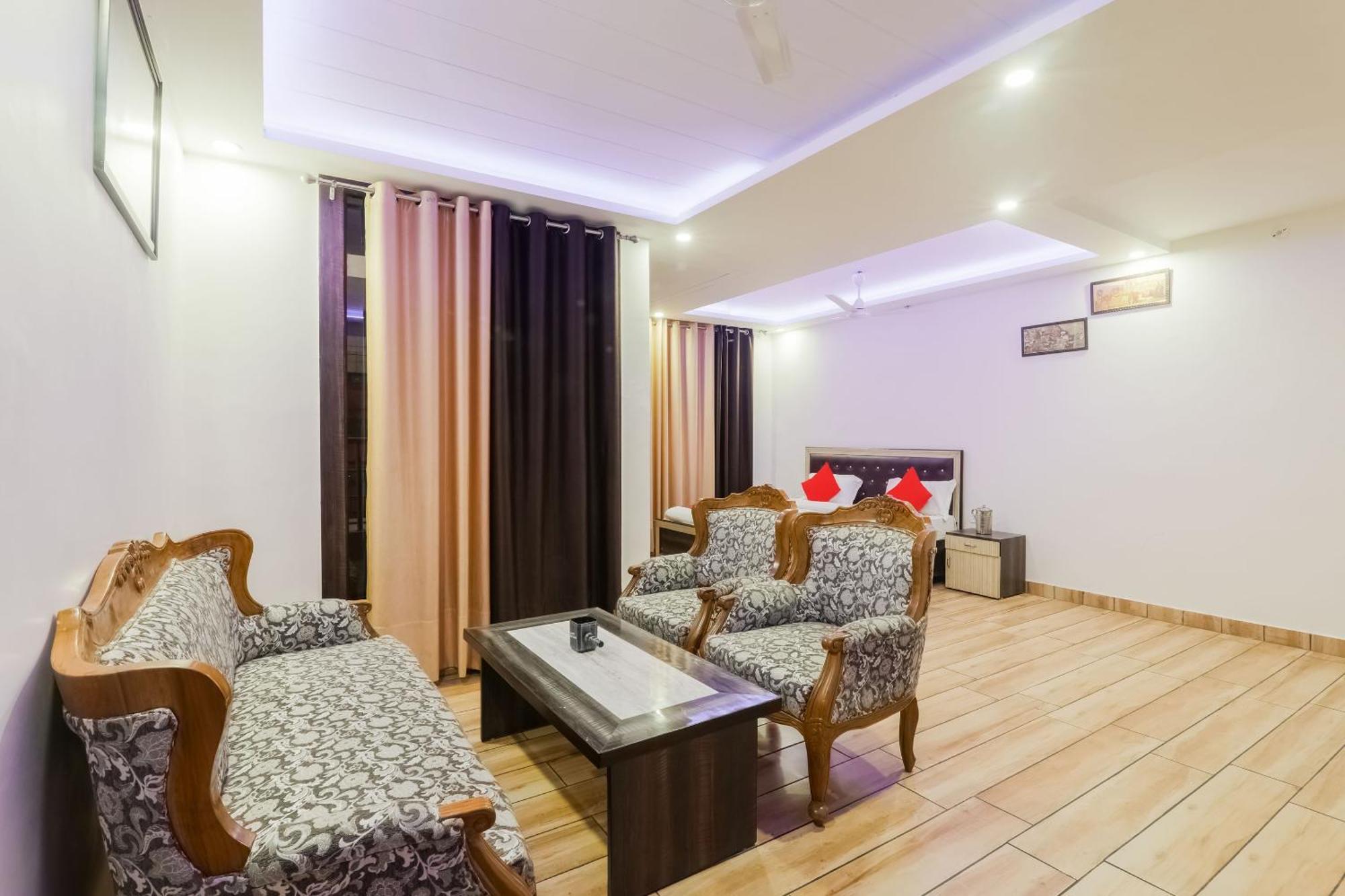 Hotel O The Maharaja Inn Λάκναου Εξωτερικό φωτογραφία
