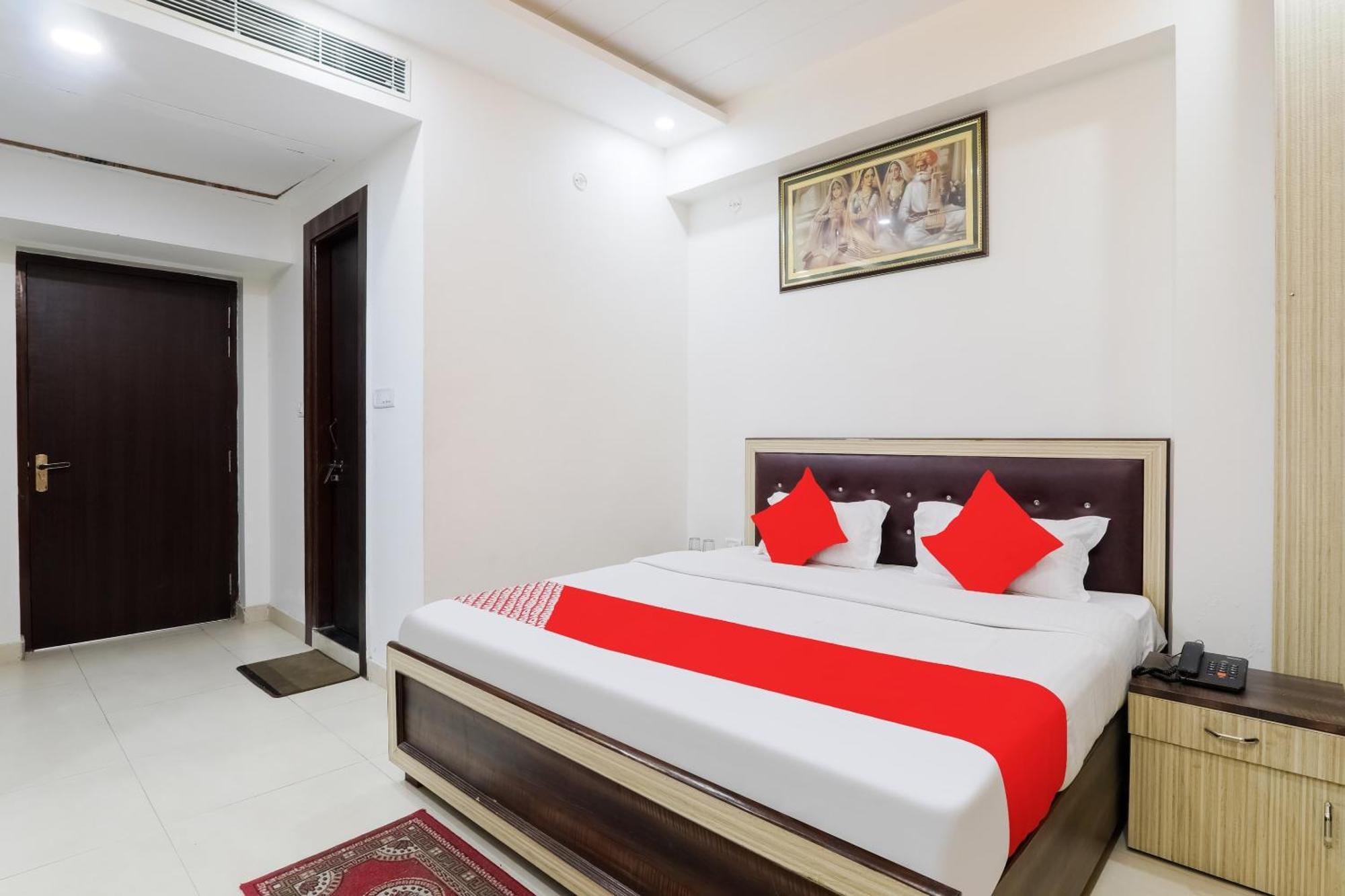 Hotel O The Maharaja Inn Λάκναου Εξωτερικό φωτογραφία