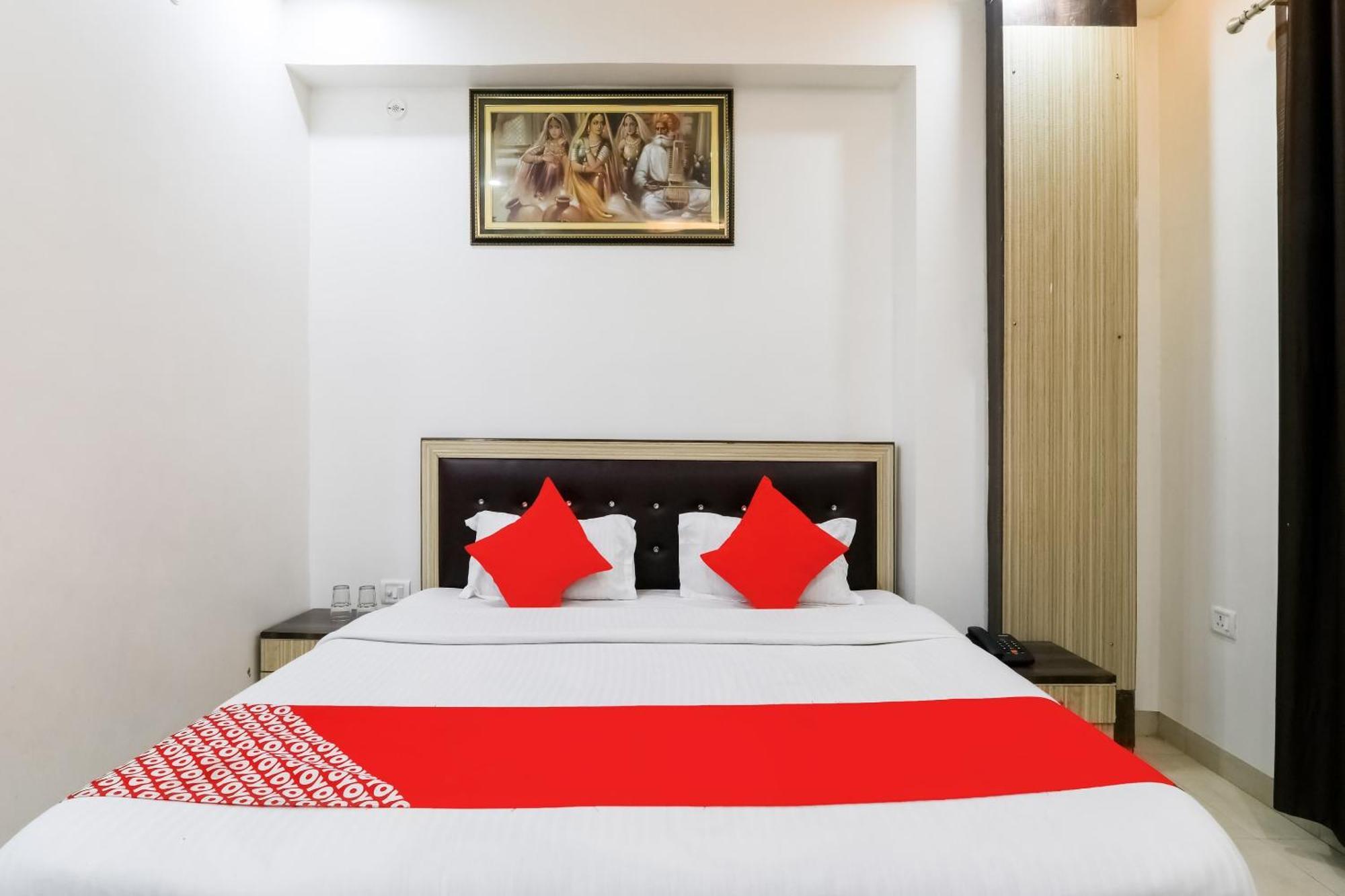 Hotel O The Maharaja Inn Λάκναου Εξωτερικό φωτογραφία