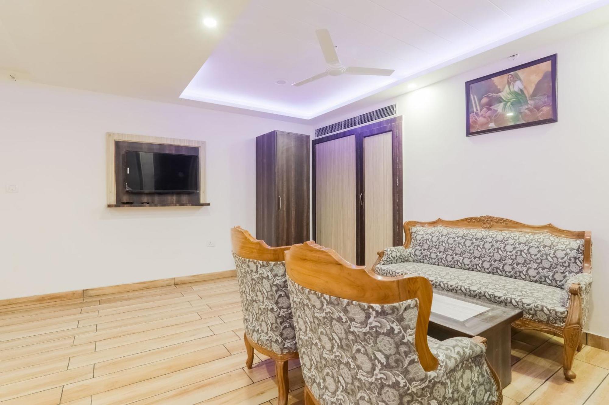 Hotel O The Maharaja Inn Λάκναου Εξωτερικό φωτογραφία