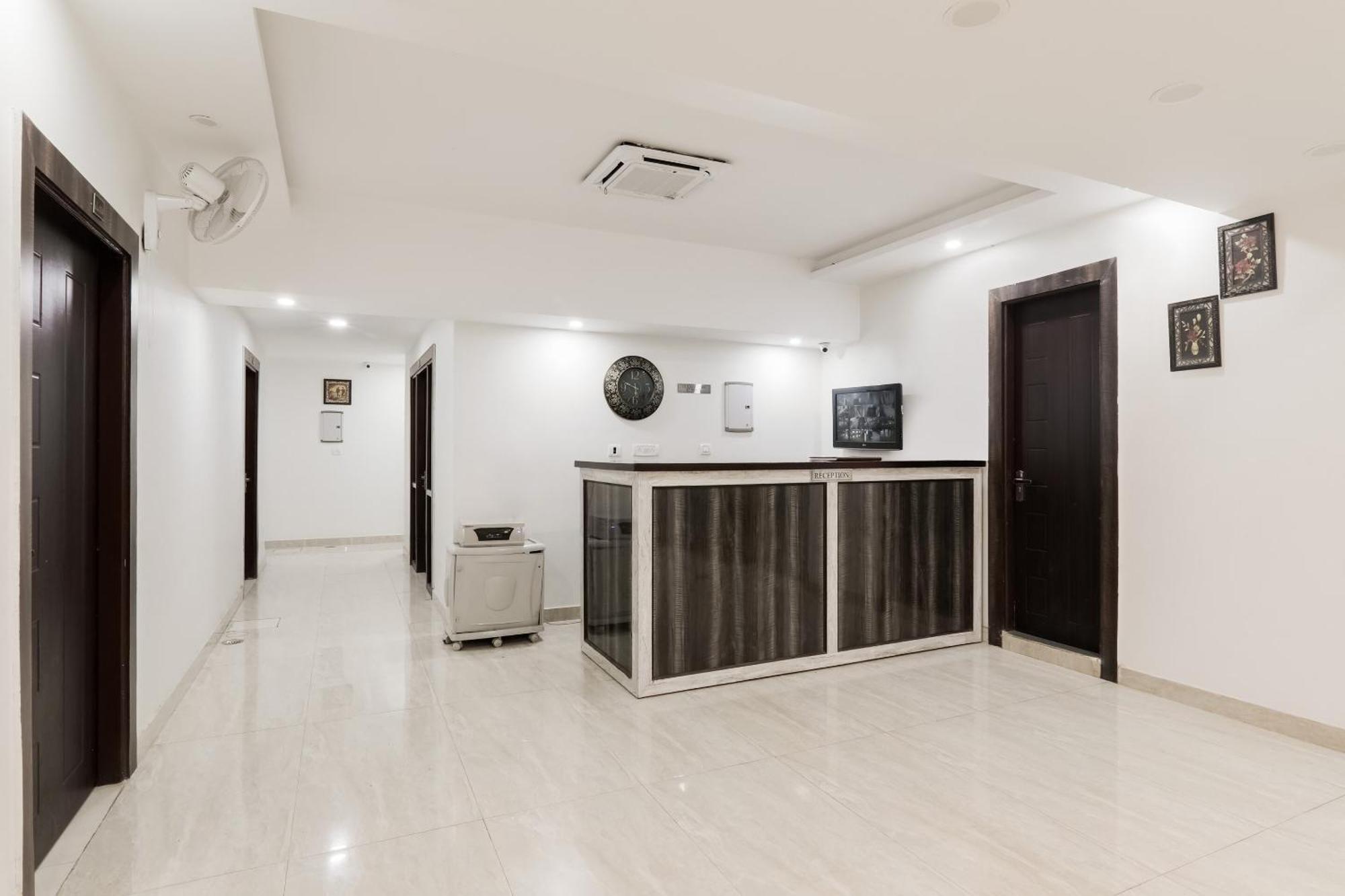 Hotel O The Maharaja Inn Λάκναου Εξωτερικό φωτογραφία