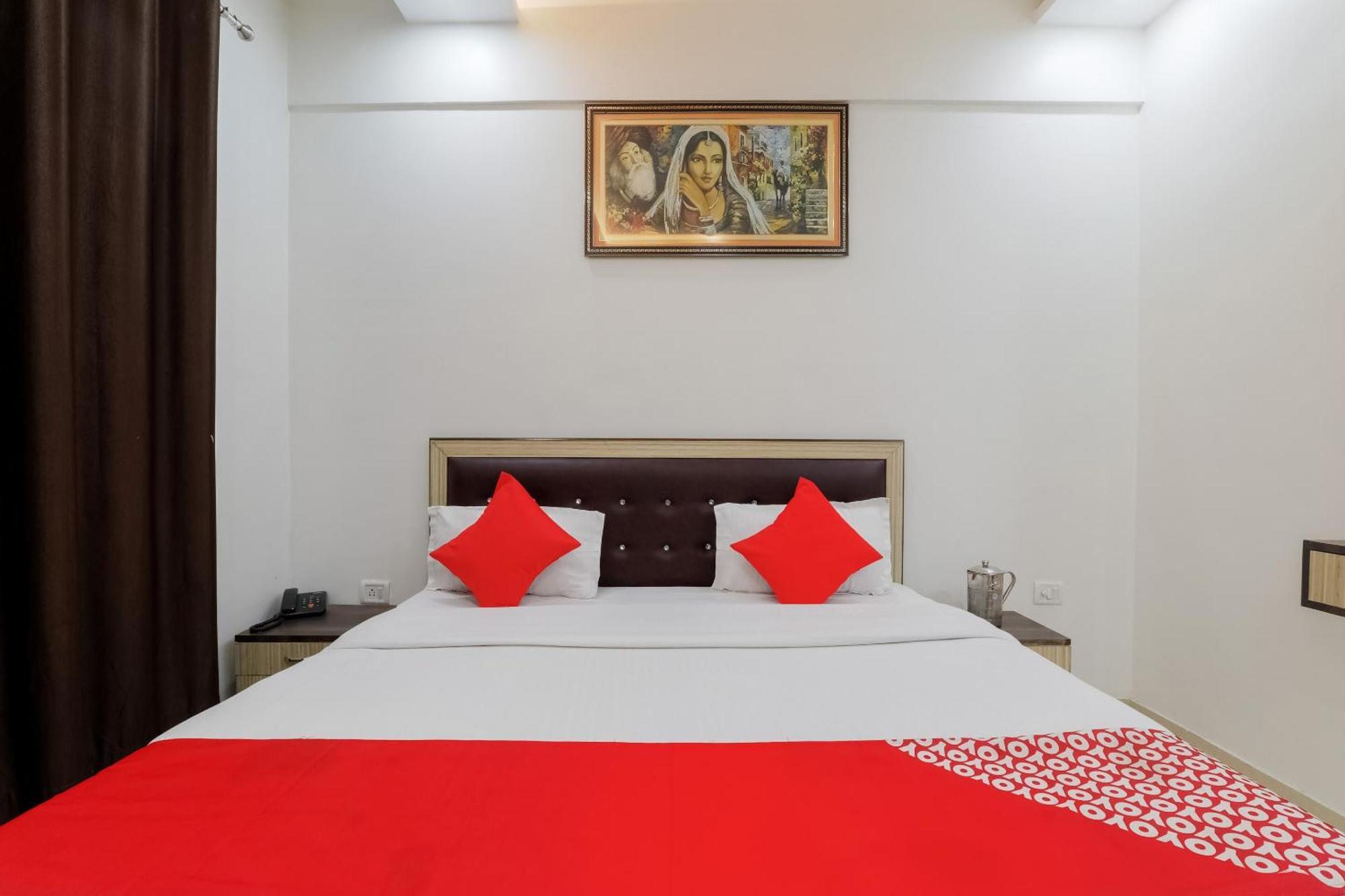 Hotel O The Maharaja Inn Λάκναου Εξωτερικό φωτογραφία