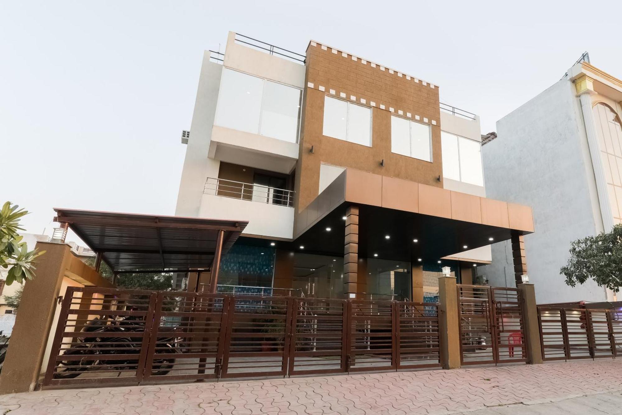Hotel O The Maharaja Inn Λάκναου Εξωτερικό φωτογραφία