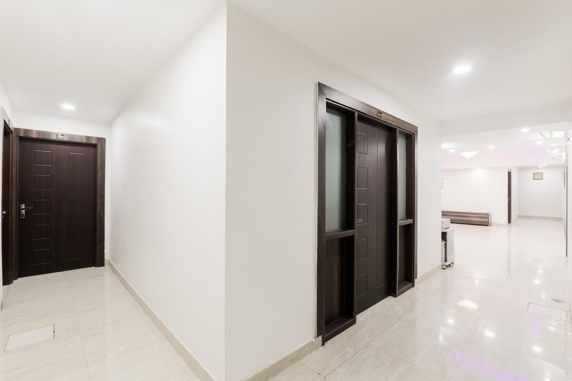 Hotel O The Maharaja Inn Λάκναου Εξωτερικό φωτογραφία