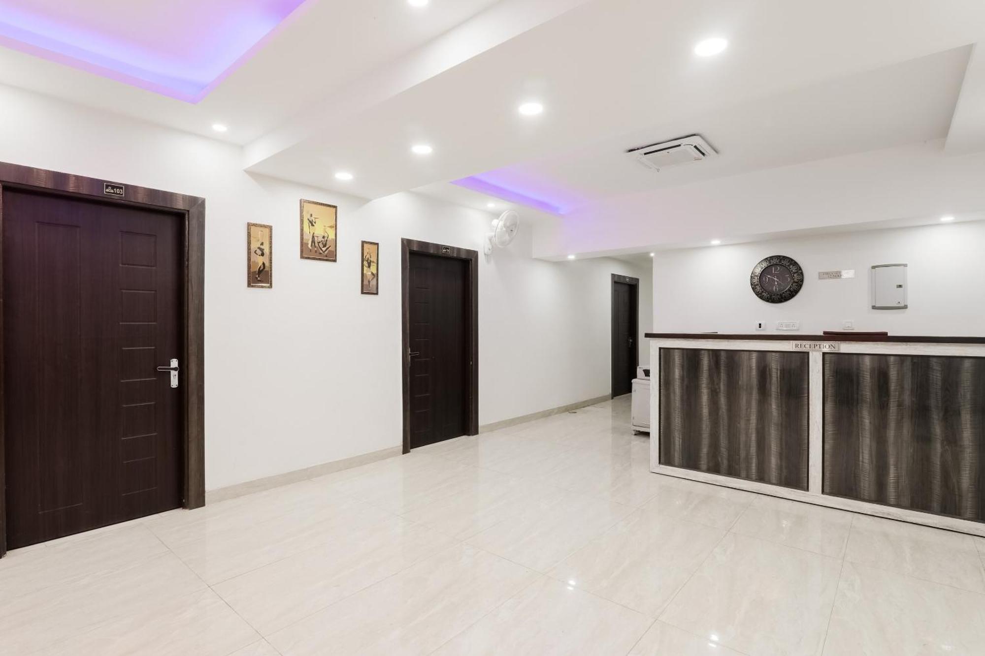 Hotel O The Maharaja Inn Λάκναου Εξωτερικό φωτογραφία